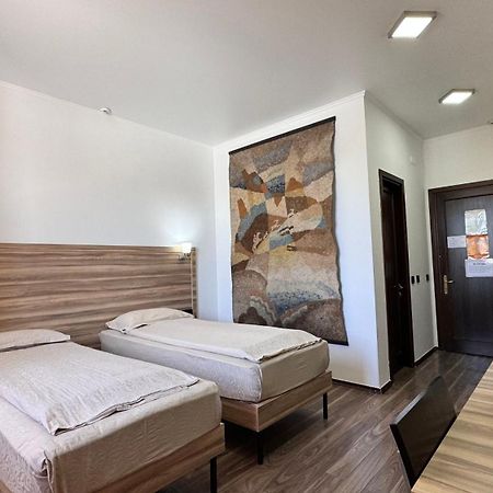 Amir Hotel Karakol Kültér fotó