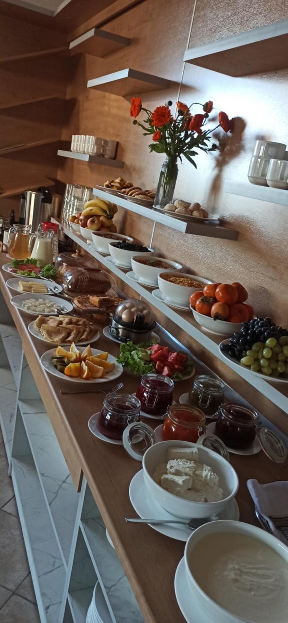 Amir Hotel Karakol Kültér fotó