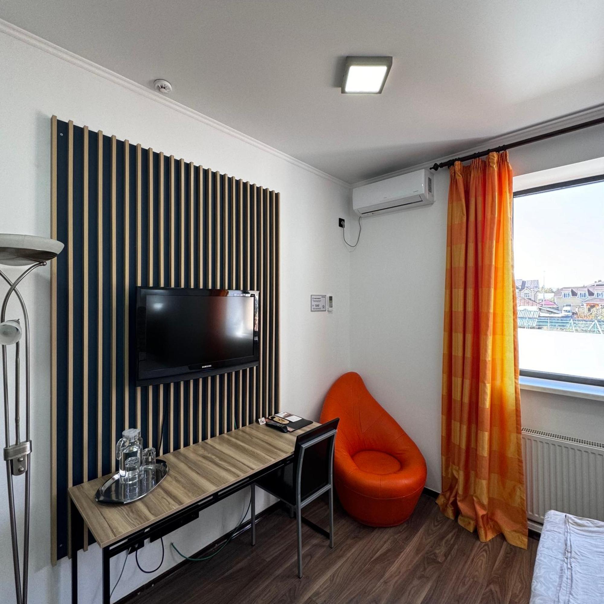 Amir Hotel Karakol Kültér fotó