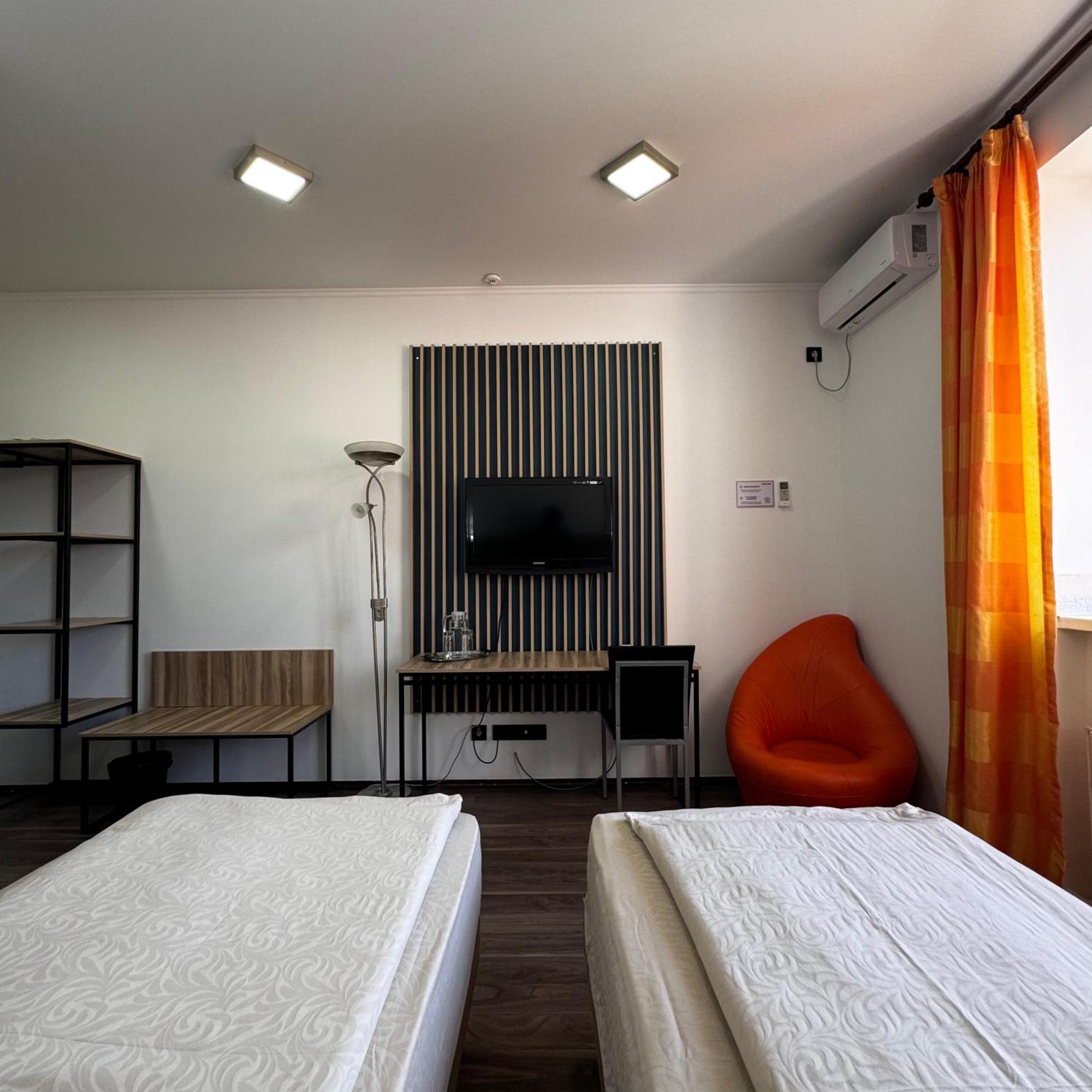 Amir Hotel Karakol Kültér fotó
