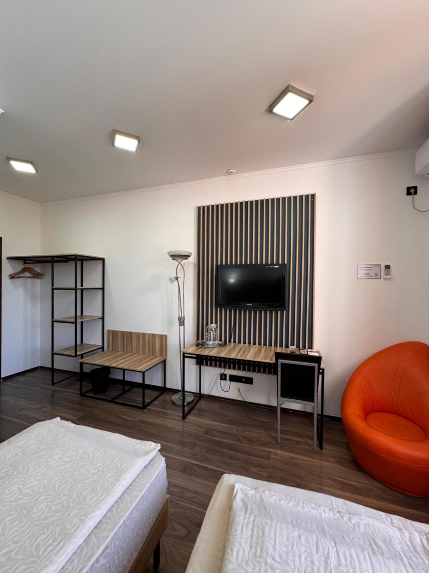 Amir Hotel Karakol Kültér fotó
