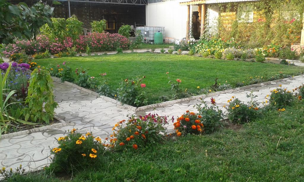 Amir Hotel Karakol Kültér fotó