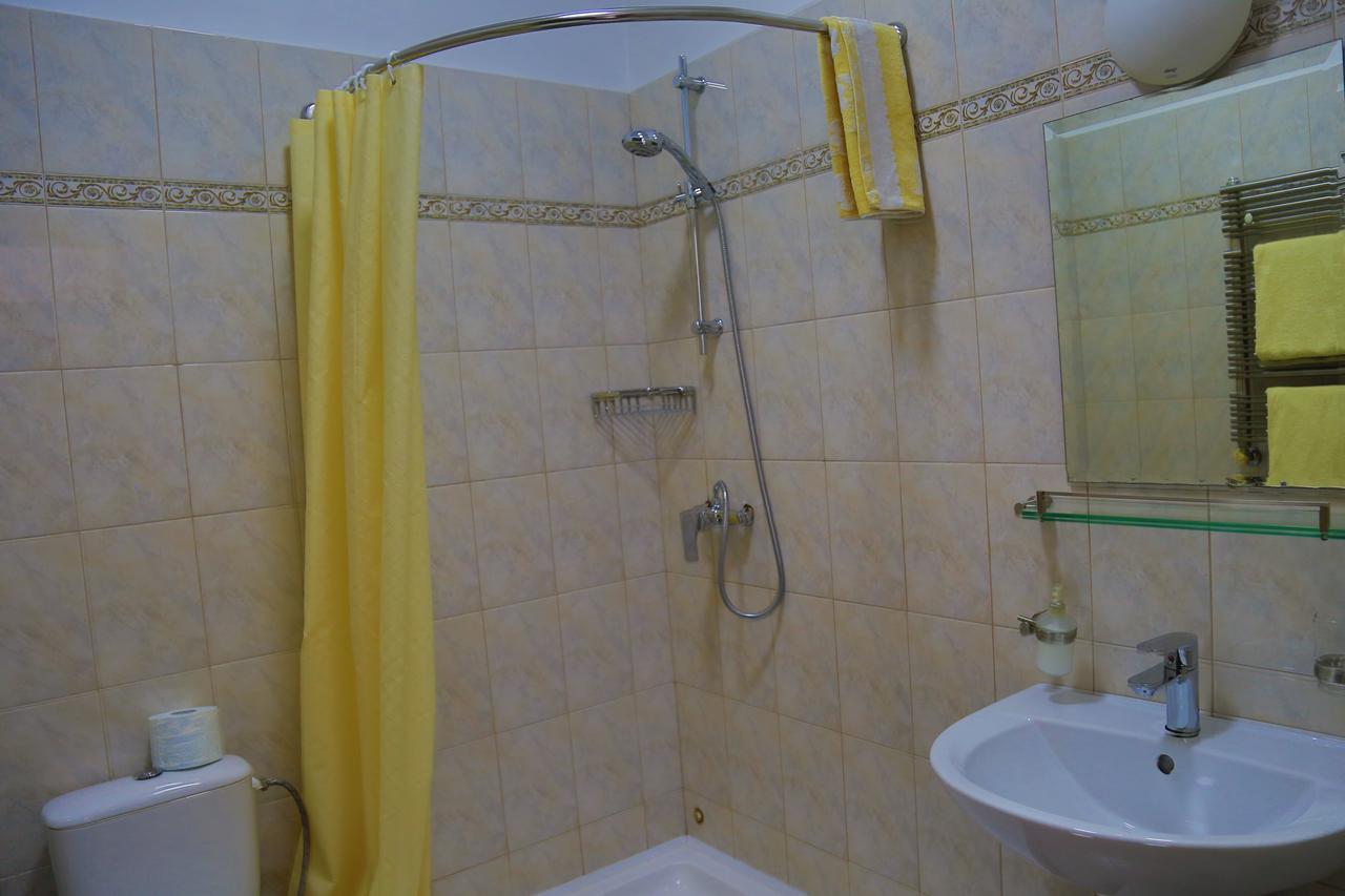 Amir Hotel Karakol Kültér fotó