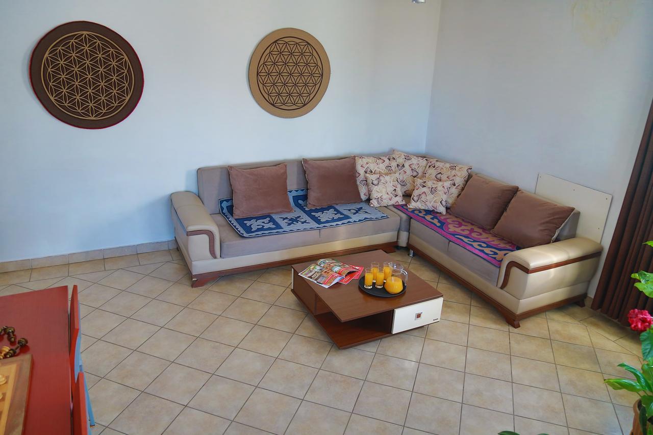 Amir Hotel Karakol Kültér fotó