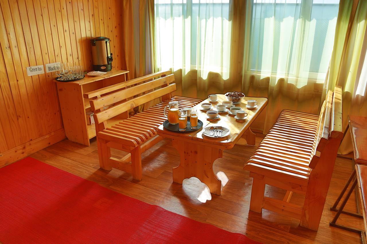 Amir Hotel Karakol Kültér fotó