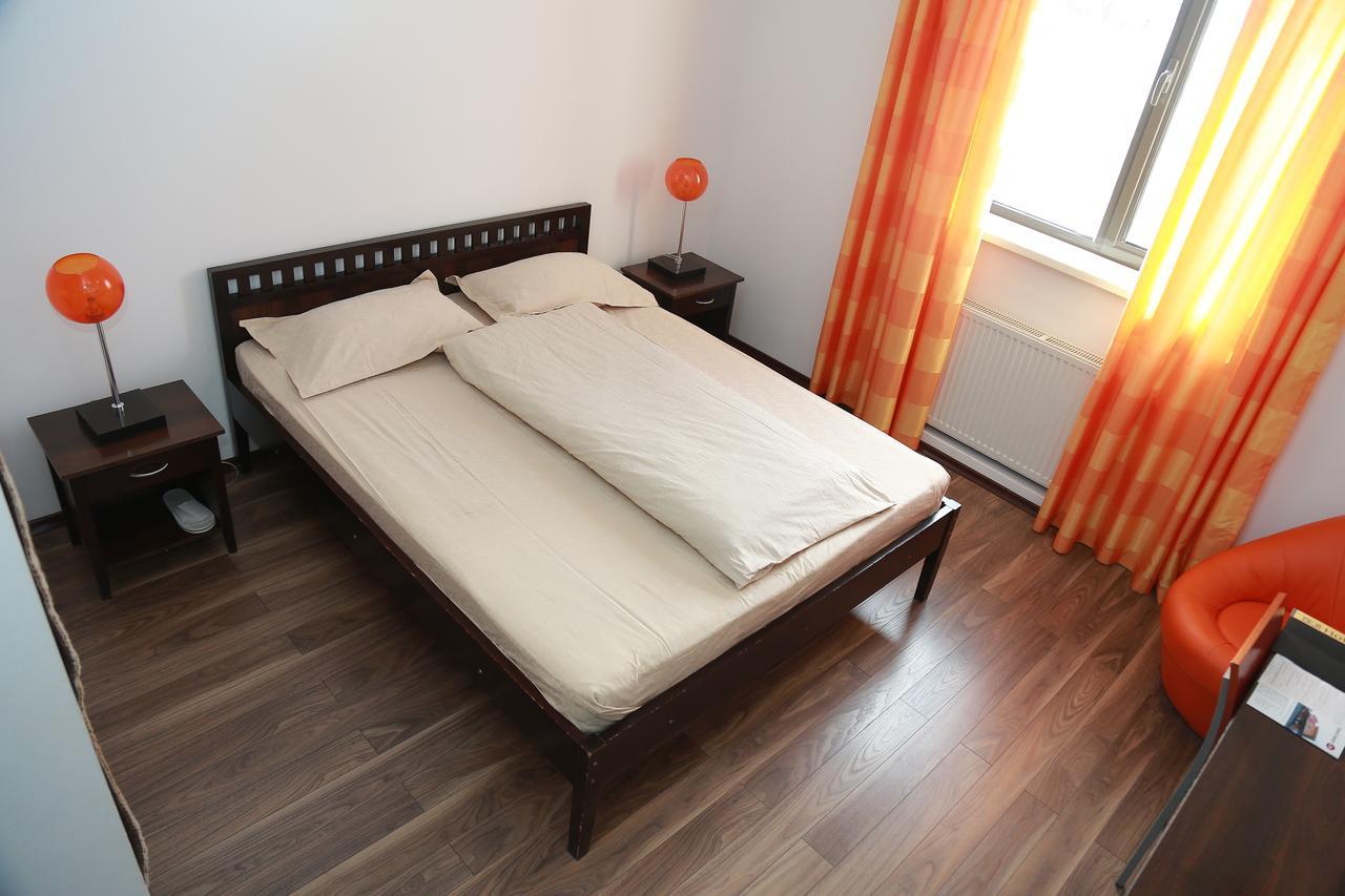 Amir Hotel Karakol Kültér fotó